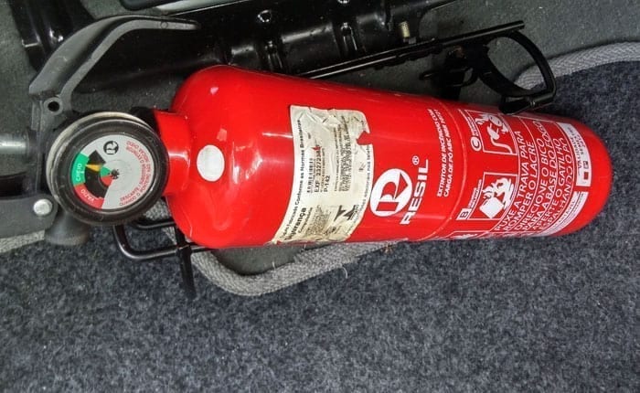 Extintor de incêndio pode voltar a ser obrigatório em carros? 1 5818d2d1 150919 foto04s