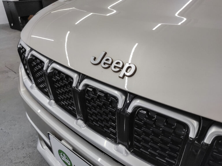 Blog 3 Jeep Commander Overland T270 - logo Jeep