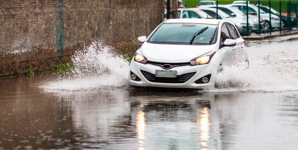 Como ligar o carro depois da enchente? 2 carro elétrico dá choque - ligar o carro depois da enchente