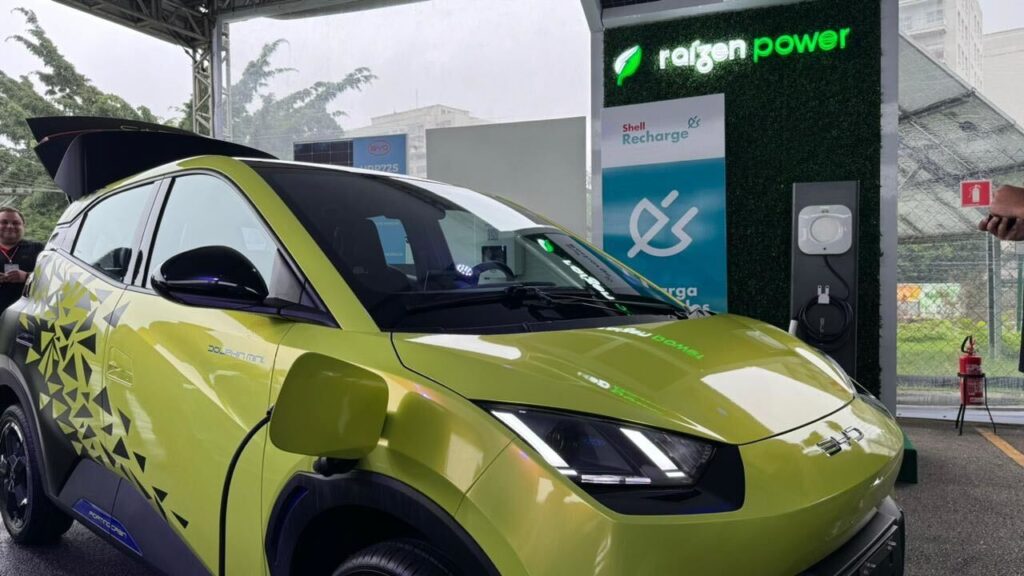 Veículos elétricos e híbridos devem dominar 50% do Brasil até 2030 5 Recarga de veículos elétricos BYD Raízen
