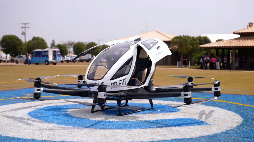 Carro elétrico 'voador' realiza 1° voo no Brasil 1 carro elétrico voador voo no Brasil