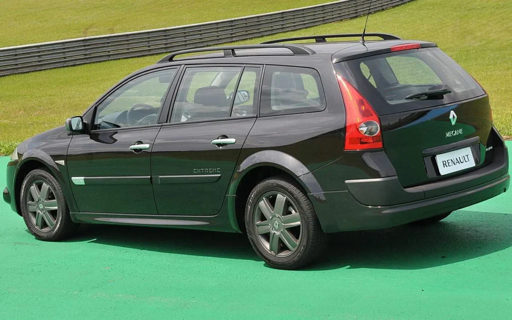 3 carros usados que tem o mesmo preço que o iPhone 16 6 Renault Megane Grand Tour