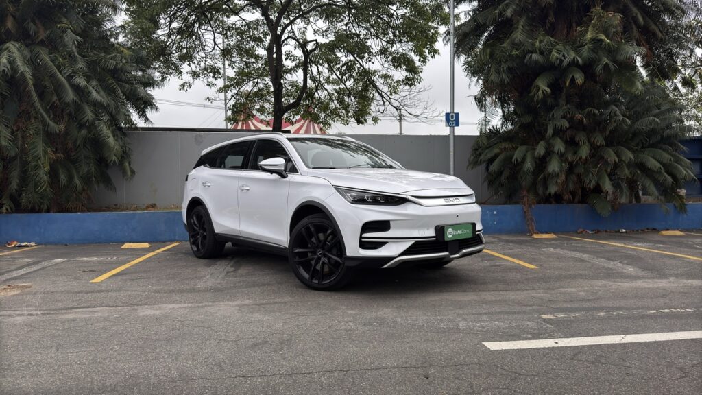 BYD Tan: um SUV elétrico excelente, mas o preço assusta 6 BYD Tan branco