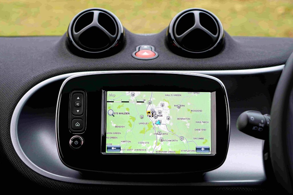 Como funciona o GPS e dicas de uso 4 Imagem de um GPS em um carro. Imagem via Pexels.
