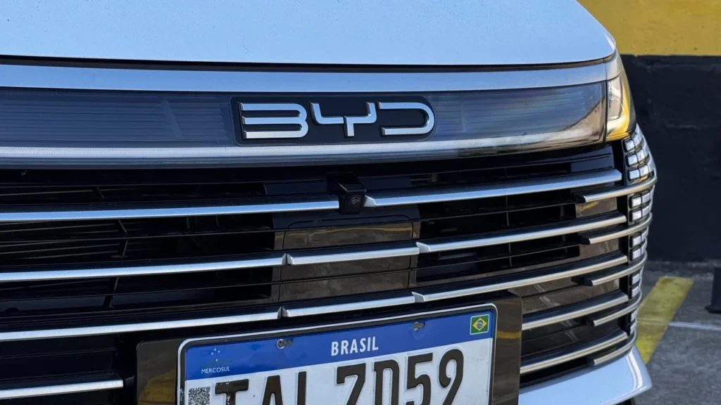 BYD ultrapassa Toyota e assume 4ª posição no varejo brasileiro 6 Grade do BYD King GS
